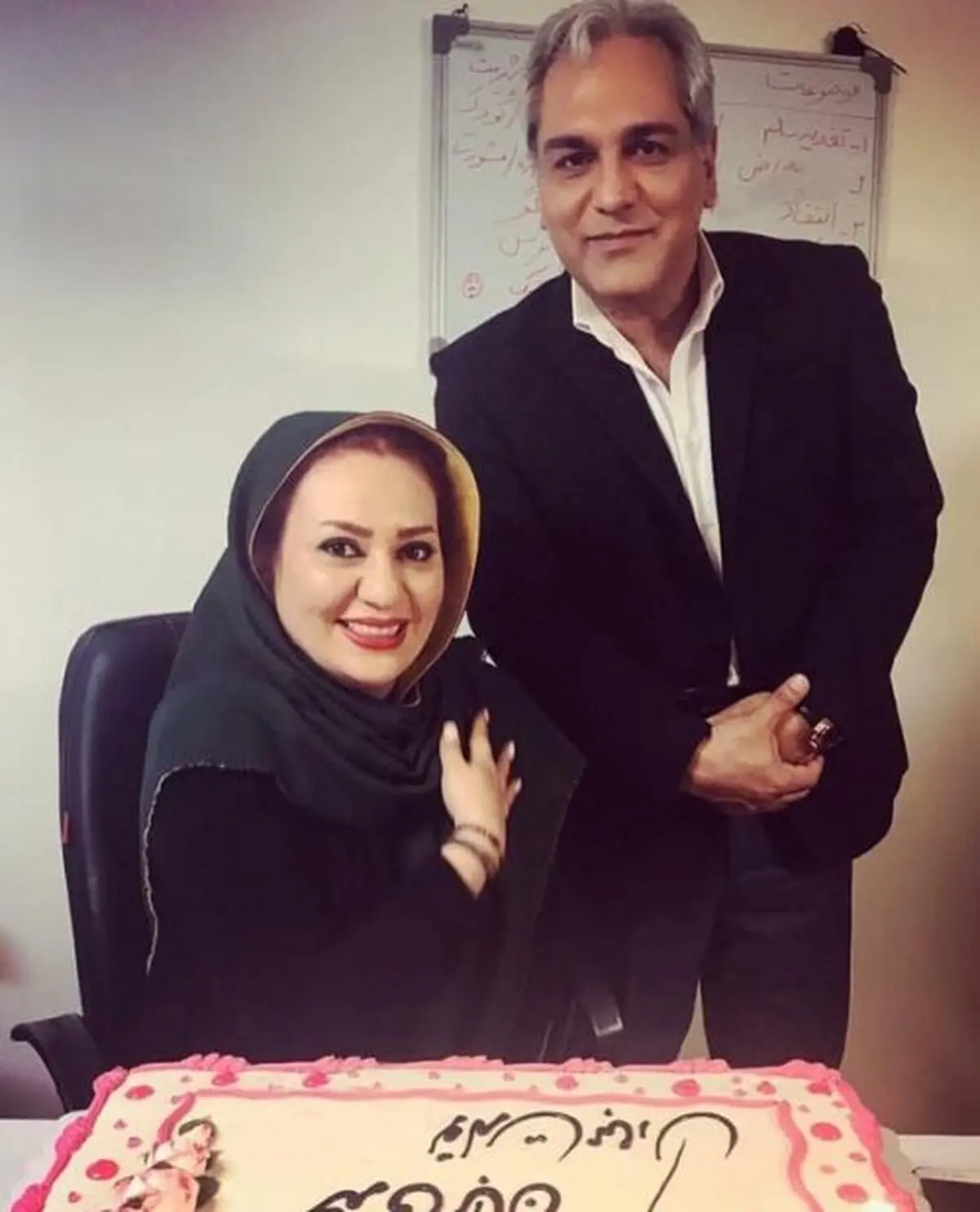 مهران مدیری در جشن تولد هدی ایزدی نویسنده دورهمی/عکس