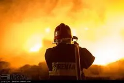 تصاویری از آتش‌سوزی گسترده ۲ انبار کالا در خیابان فدائیان اسلام