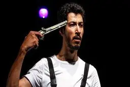 تصویری جدید از بازیگر نقش بهتاش فریبا روی صحنه تئاتر