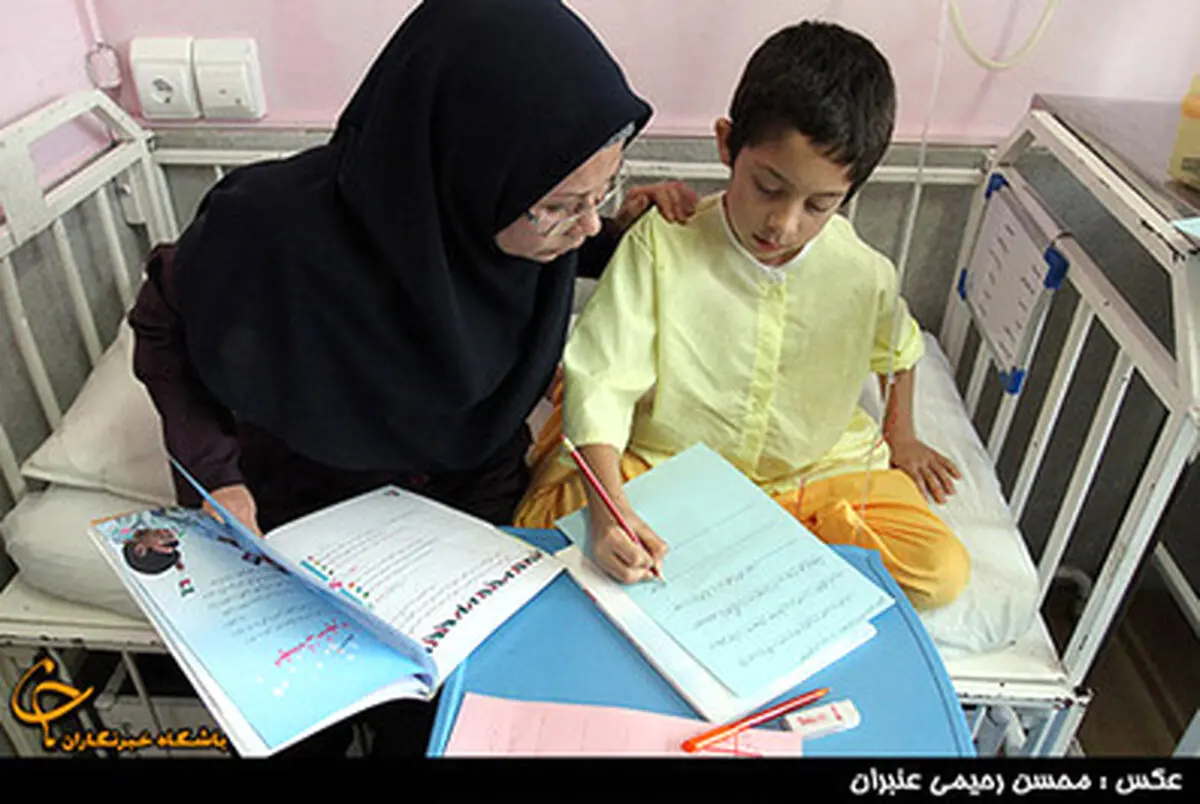 ایثار معلمان مشهدی به دانش‌آموزان بیمار/تصاویر