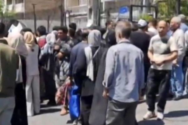 تجمع اتباع افغانستانی مقابل سفارت این کشور در تهران