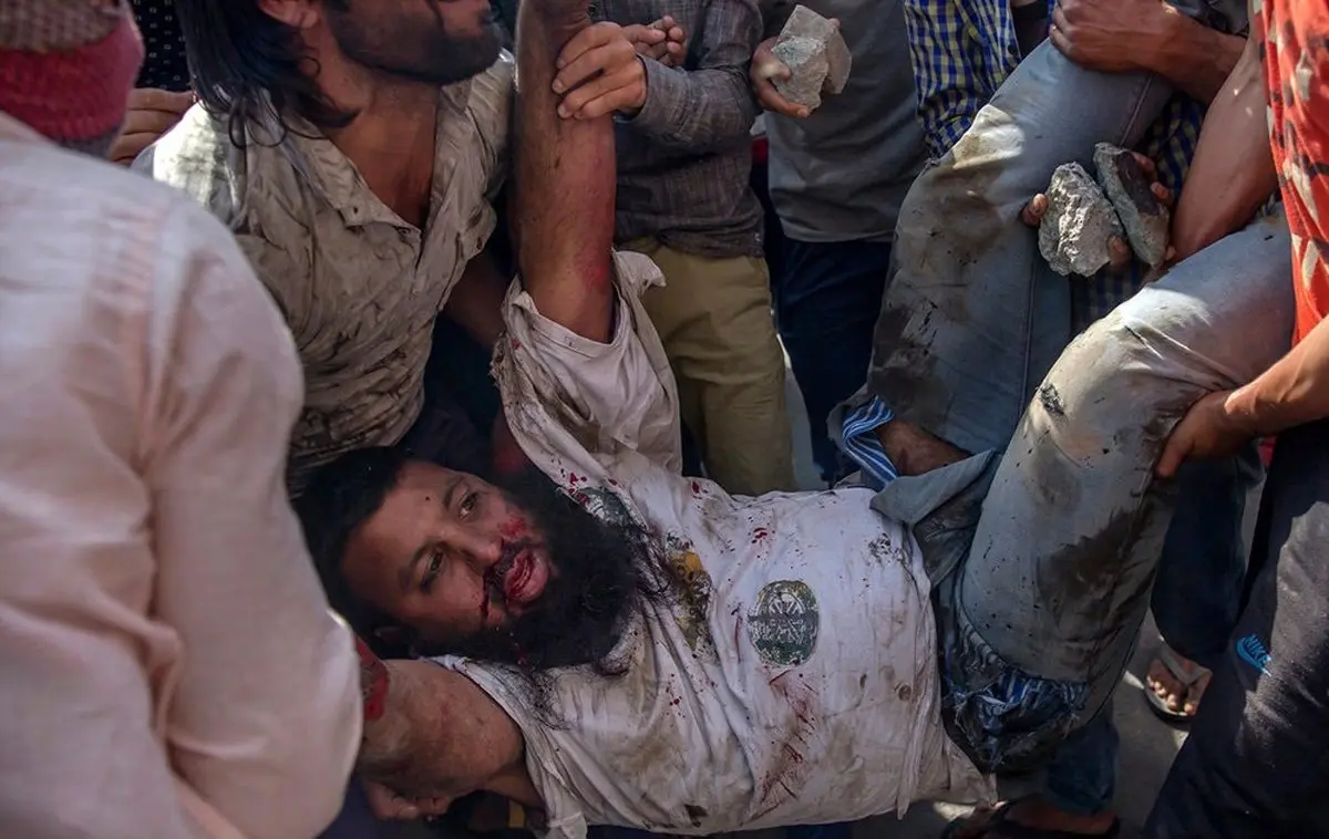 تصاویری تکان‌دهنده از زیرگرفتن تظاهرکنندگان توسط پلیس هند‎