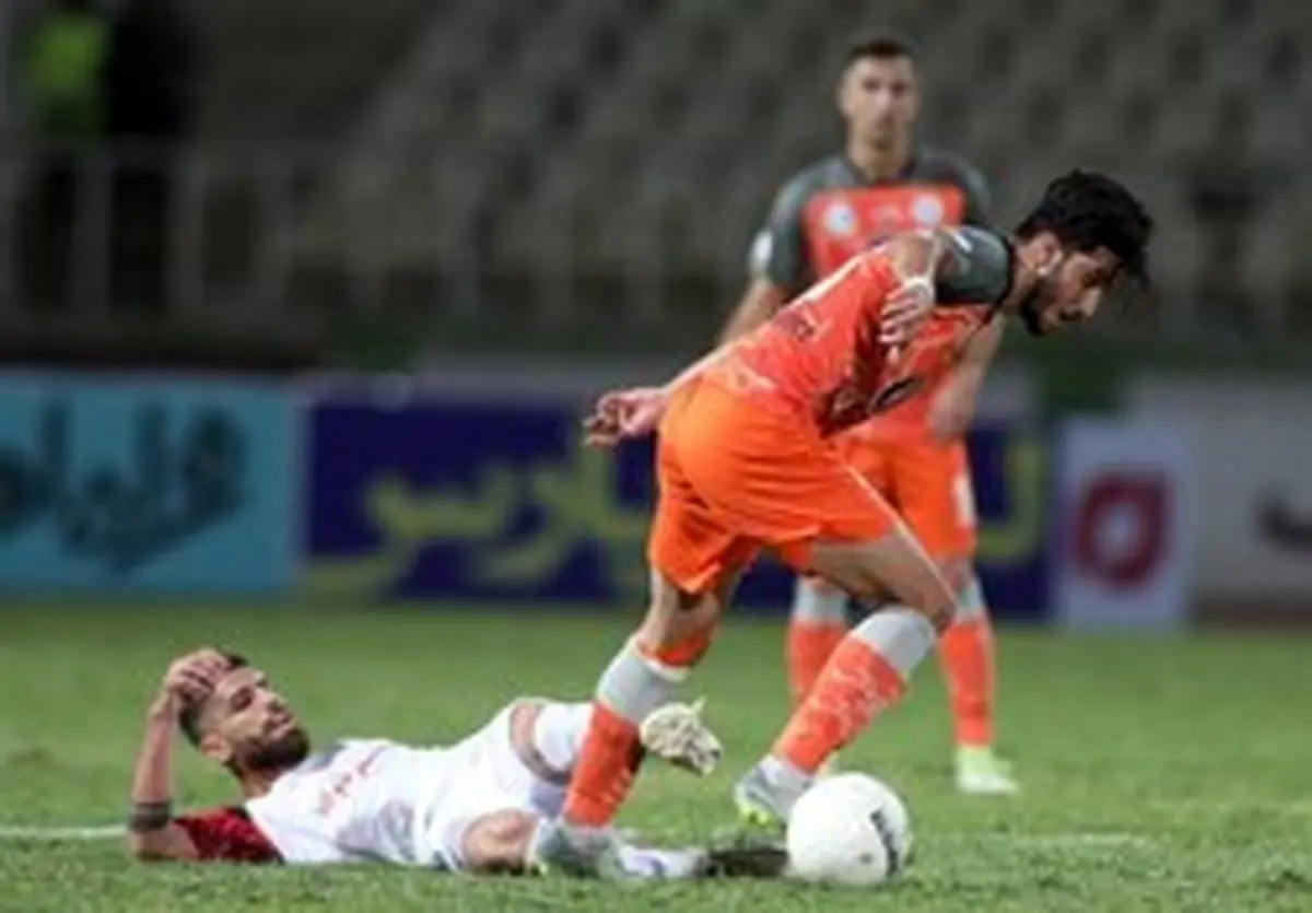 سپاهان به دنبال صدر، تراکتور در پی رسیدن به کورس