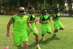 عکس | ماسک گران‌قیمت بازیکنان نفت برای تمرین در هوای آلوده