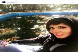 بازیگر زن مشهور در کنار استخر/عکس