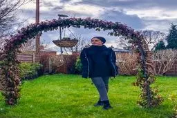 ترلان پروانه با پوشش متفاوت در شهر منچستر انگلیس/عکس