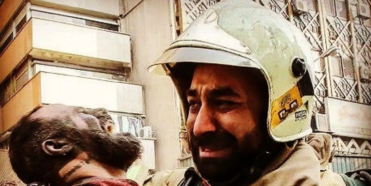 جدال چوب و آتش در دستان آتش‌نشان پلاسکو