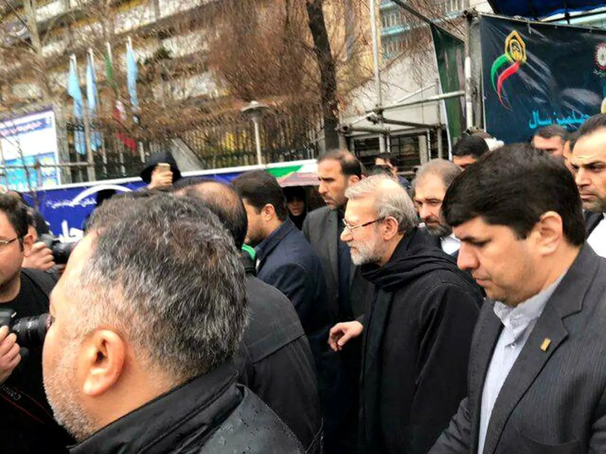 پس از جنجال های چند روز قبل؛ لاریجانی به راهپیمایی آمد