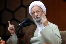 توضیحات آیت الله مصباح درباره نقش زنان در جامعه/ این فرهنگ که وظیفه زن، فقط کار در منزل است، ناقص است/ اگر تنها جراح قلب یک شهر خانم باشد، آیا می‌تواند مرد بیمار را معالجه نکند، آن هم به بهانه این‌که او نامحرم است؟