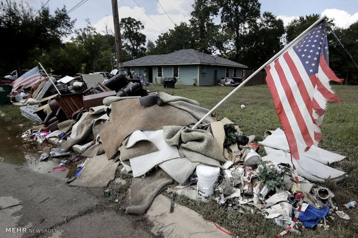 تصاویری از بازگشت به خانه های طوفان زده تگزاس