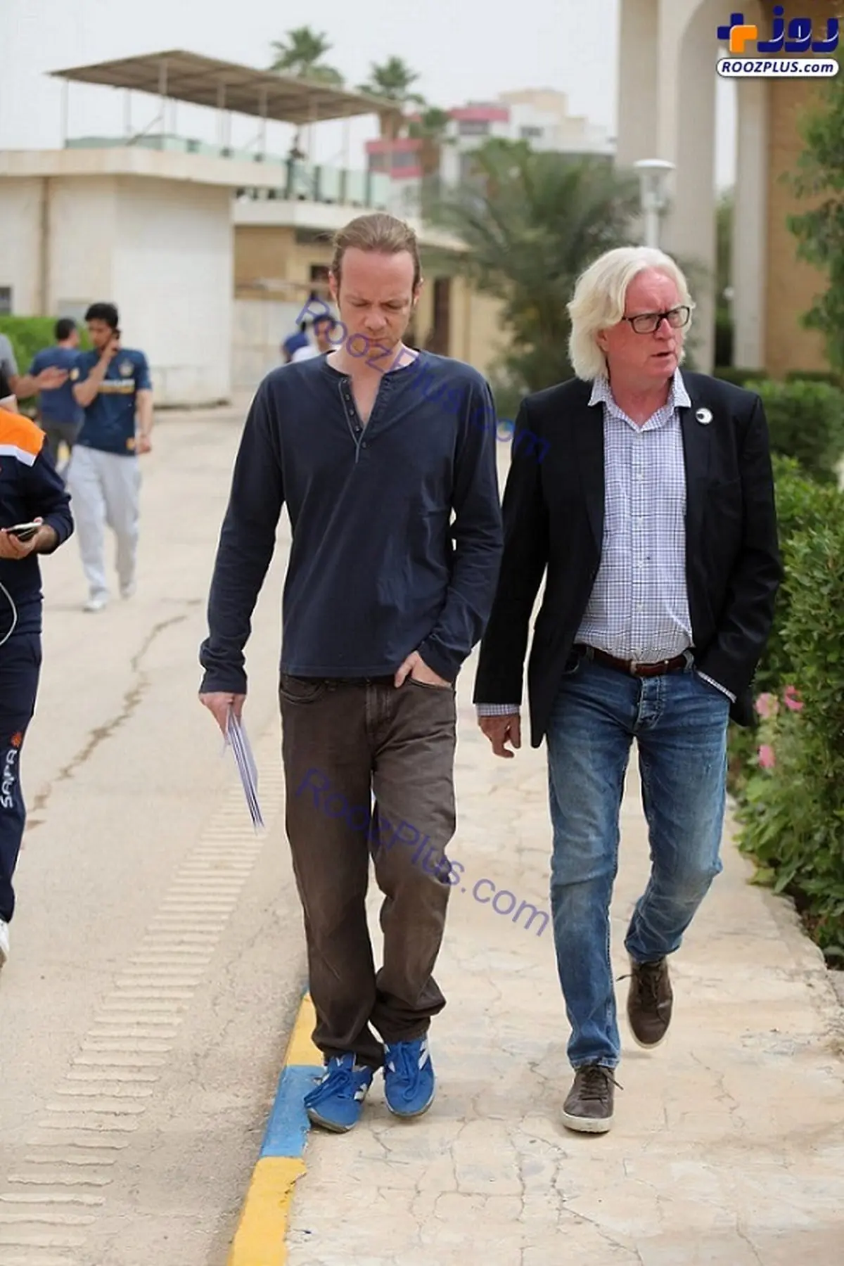 تصویری از سرمربی معروف فوتبال به همراه پسرش