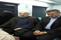 مترو سواری روحانی در مشهد/عکس