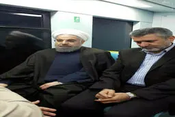 مترو سواری روحانی در مشهد/عکس