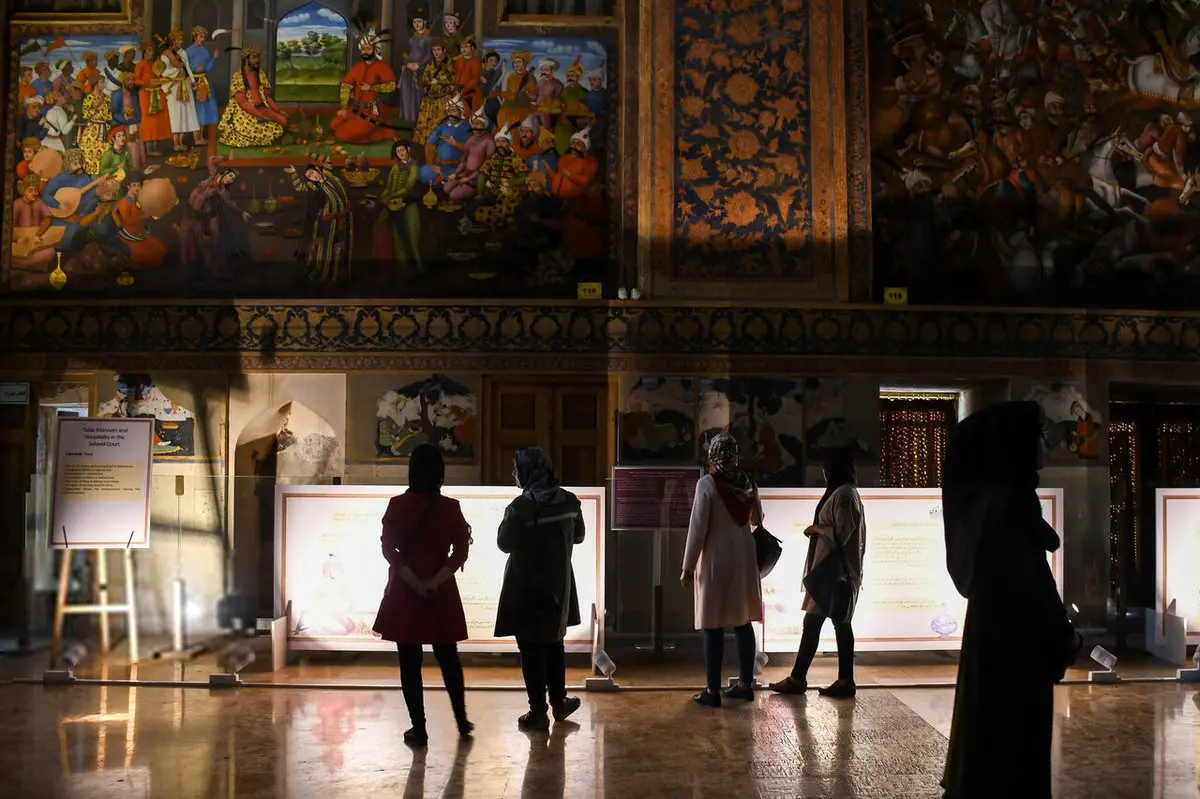 تصاویر/ نمایشگاه آداب سفره داری و مهمانپذیری دربار صفوی