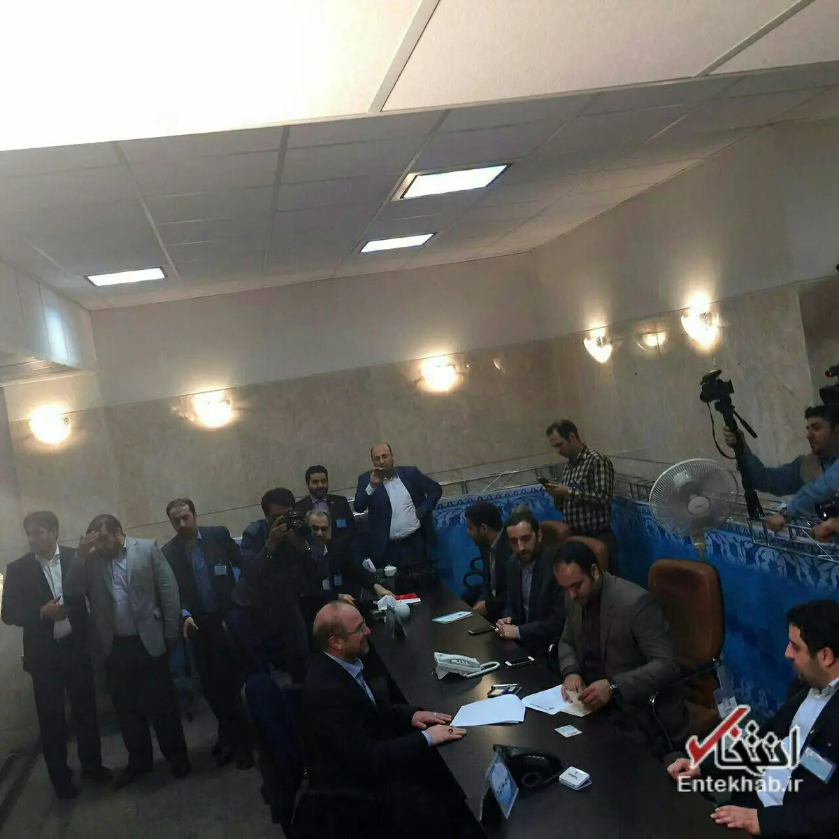 لحظه ثبت نام قالیباف در انتخابات ریاست جمهوری/عکس