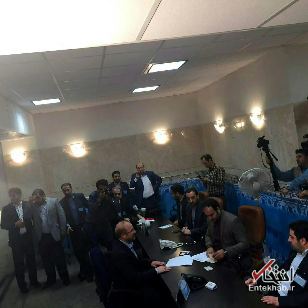 لحظه ثبت نام قالیباف در انتخابات ریاست جمهوری/عکس