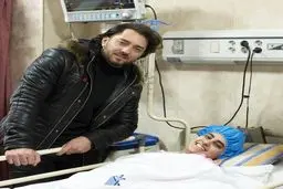 ملاقات بهرام رادان با زلزله زده اى كه آرزوى ديدار با او را داشت/عکس