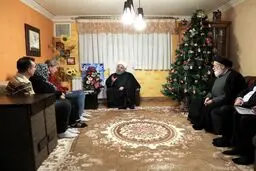 حضور روحانی در منزل یک جانباز مسیحی/ عکس