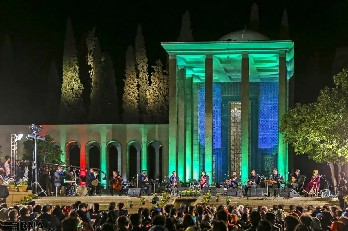 بزرگداشت روز سعدی بر سر مزار شاعر/تصاویر