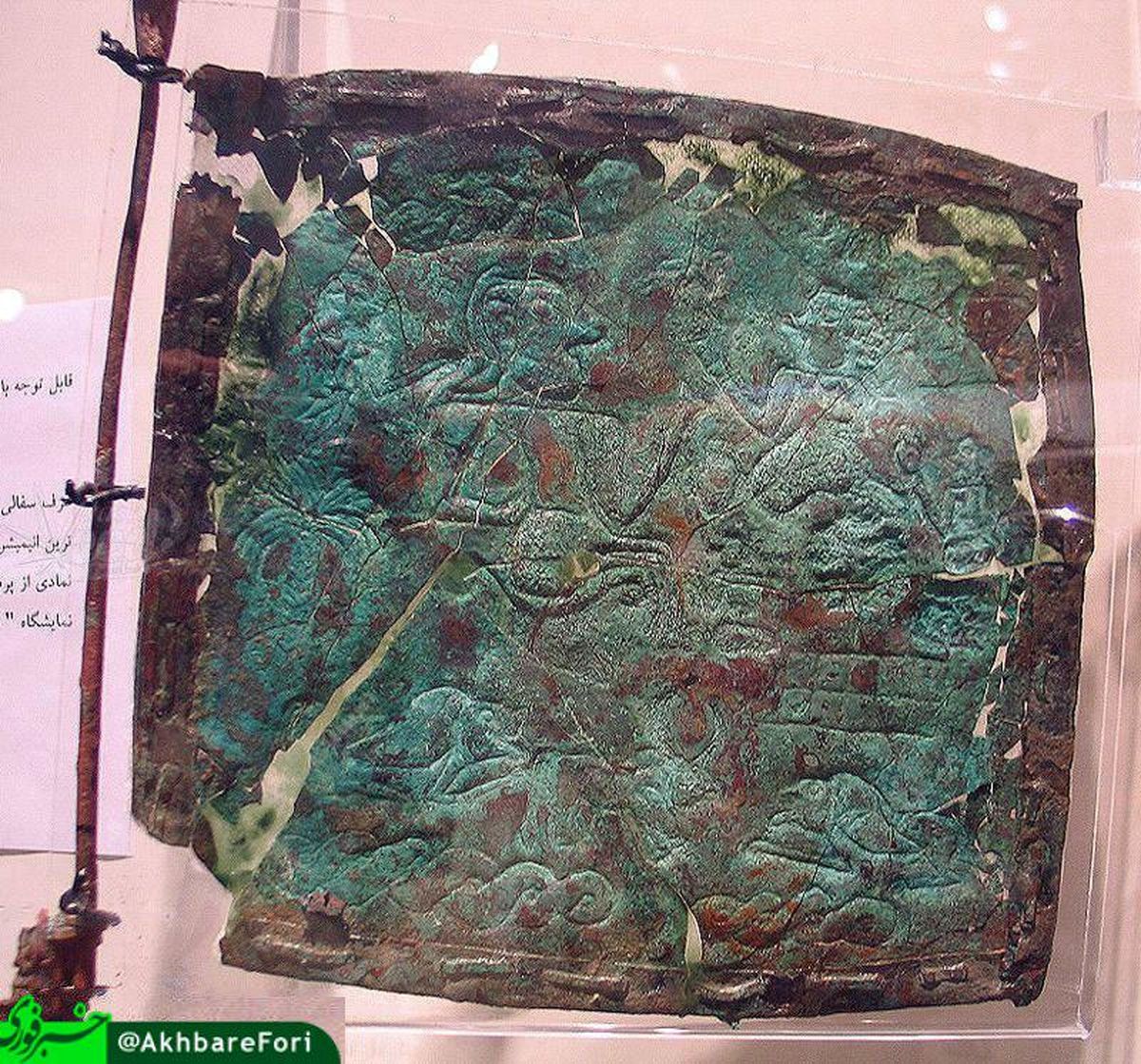 تصویری از قدیمیترین پرچم ایران که از جنس برنز است