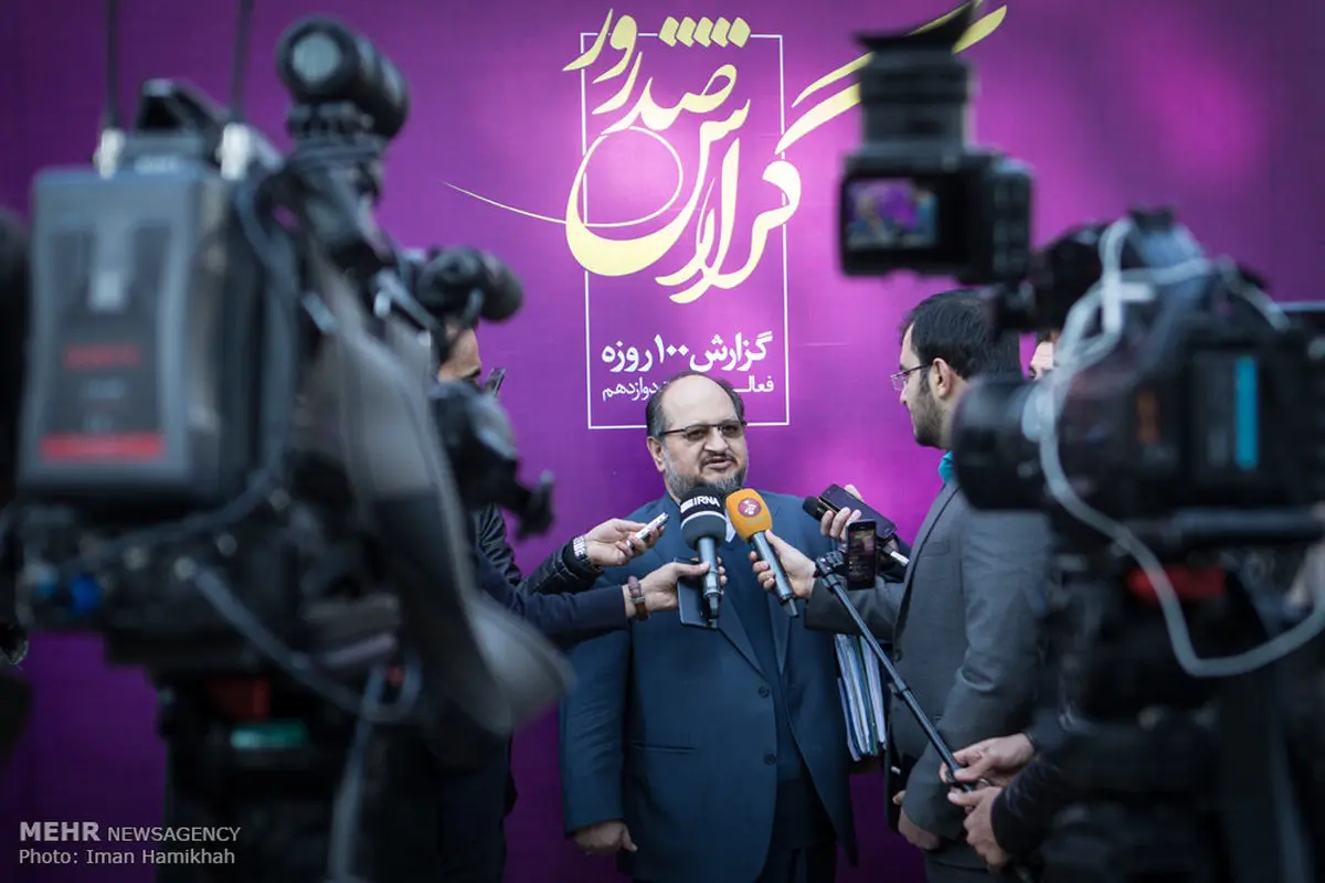 تصاویری از حواشی حضور وزرا در حیاط دولت