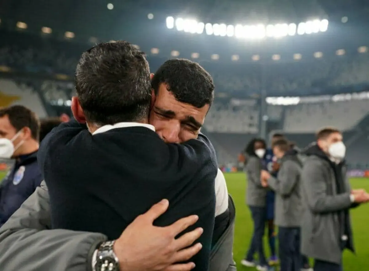 عکس دیده نشده از اشک‌ ریختن مهدی طارمی در آغوش سرمربی پورتو