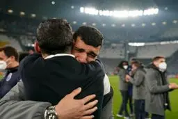 عکس دیده نشده از اشک‌ ریختن مهدی طارمی در آغوش سرمربی پورتو