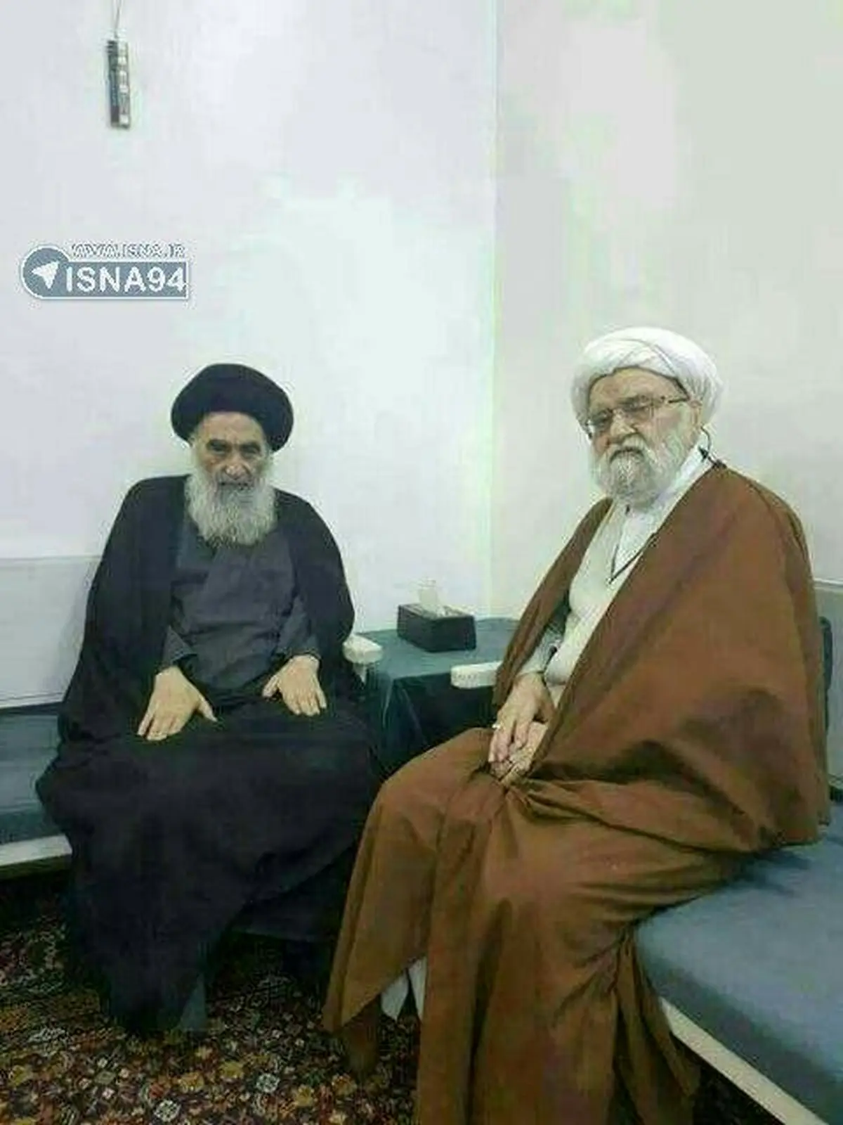 تازه ترین عکس از آیت الله سیستانی در منزل ایشان