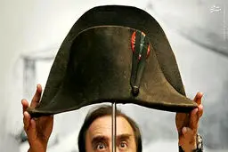 کلاه ۵۰۶ هزار دلاری ناپلئون/ عکس