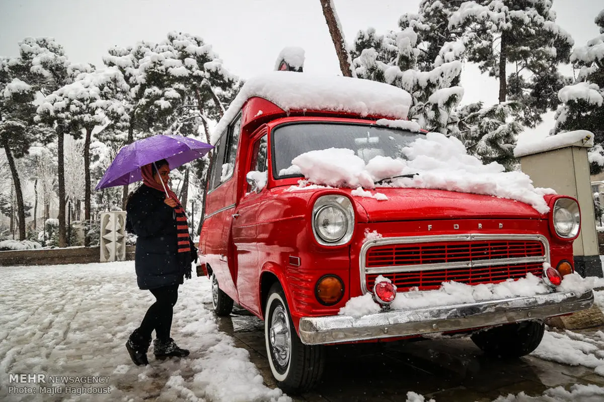 تصاویری زیبا از روز برفی تهران