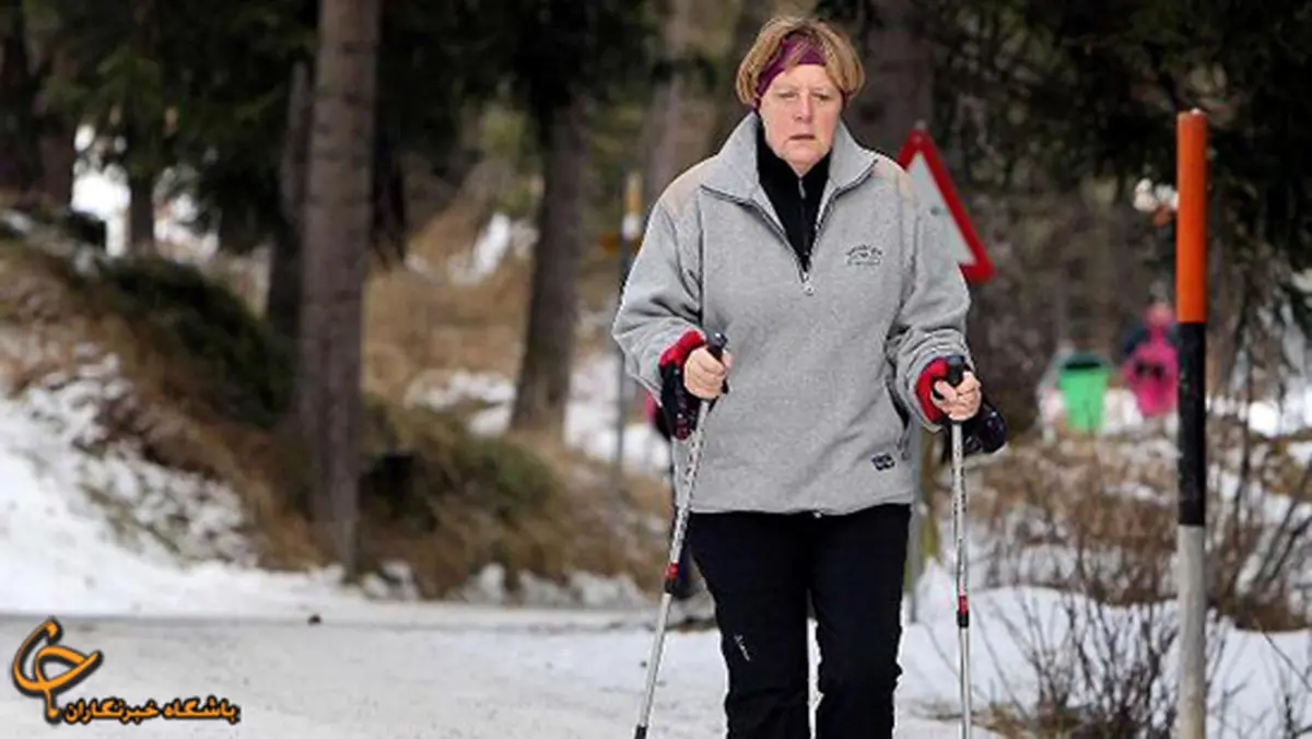 راه رفتن در برف به سبک مرکل/عکس