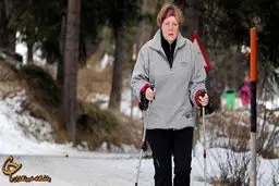 راه رفتن در برف به سبک مرکل/عکس