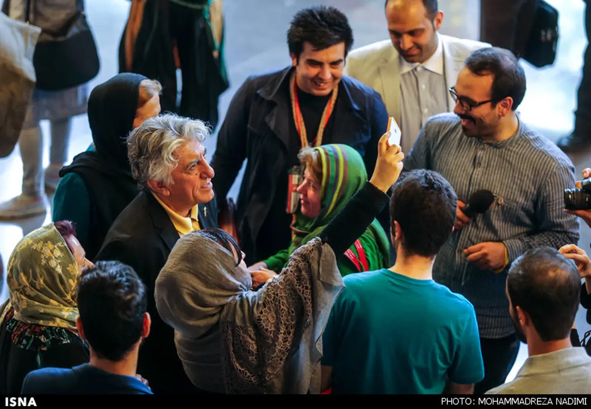 لحظه سلفی گرفتن با رضا کیانیان/ عکس