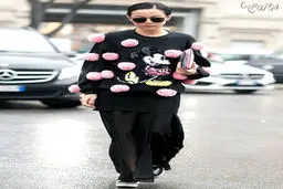 خانم های باسلیقه بخوانند: کدام مد زنانه را دنبال کنیم، شلوار جین پاره یا پاچه گشاد؟ + عکس