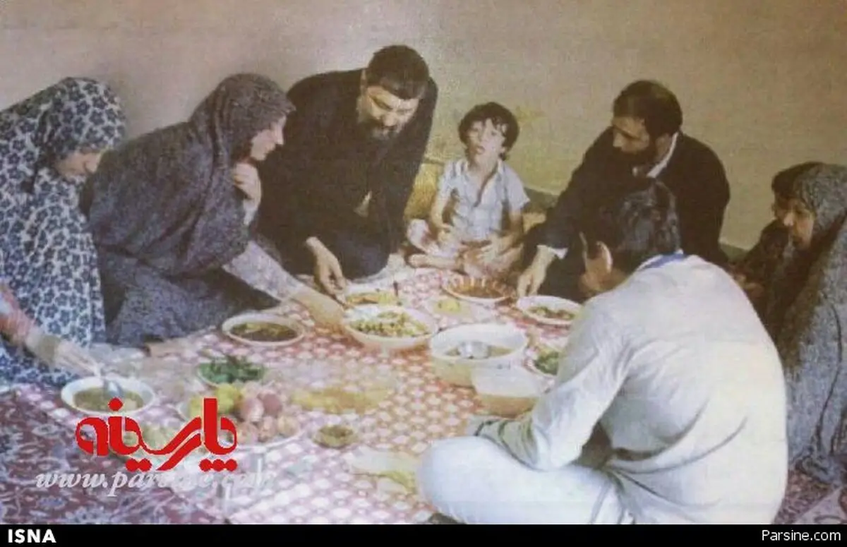 ناهار خوردن موسی صدر با سیدحسن/ عکس