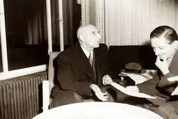 عکس‌های کمتر دیده شده از مصدق