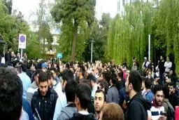 تجمع مردم بعد از درگذشت حبیب/ عکس
