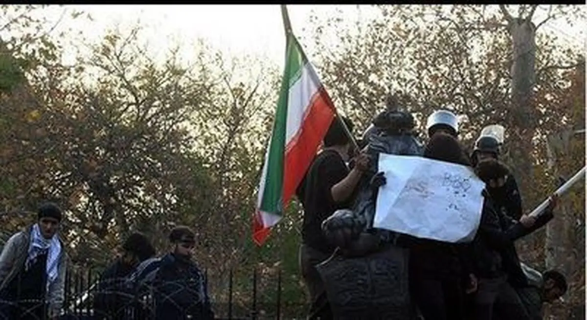 از بالا رفتن دیوار سفارت انگلیس در دولت احمدی نژاد تا باز شدن درهای سفارت انگلیس در دولت روحانی به روایت تصویر