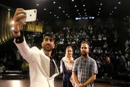 تصویری از حضور بیرانوند در کنار بهاره افشاری در اکران فیلم سریک