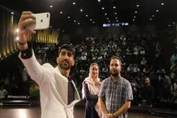 تصویری از حضور بیرانوند در کنار بهاره افشاری در اکران فیلم سریک