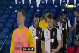 اهدای مدال در ايتاليا با رعایت پروتکل بهداشتی! + ويدئو