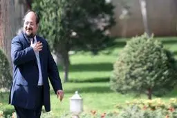 عضو اتاق ایران: مرجع اعلام اسامی سوءاستفاده‌کنندگان از دلار 4200 تومانی بانک مرکزی است نه وزارتخانه‌ها/ همه ثبت سفارش‌ها منجر به واردات کالا نمی‌شود/صرف اعلام اسامی دردی از جامعه دوا نمی‌کند/اگر واقعا تخلفی صورت گرفته باید برخورد کنند و پول ها را به خزانه