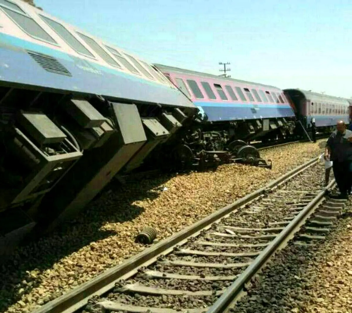 حادثه برای قطار اهواز به مشهد /خروج دو واگن قطار  از ریل+ تصویر