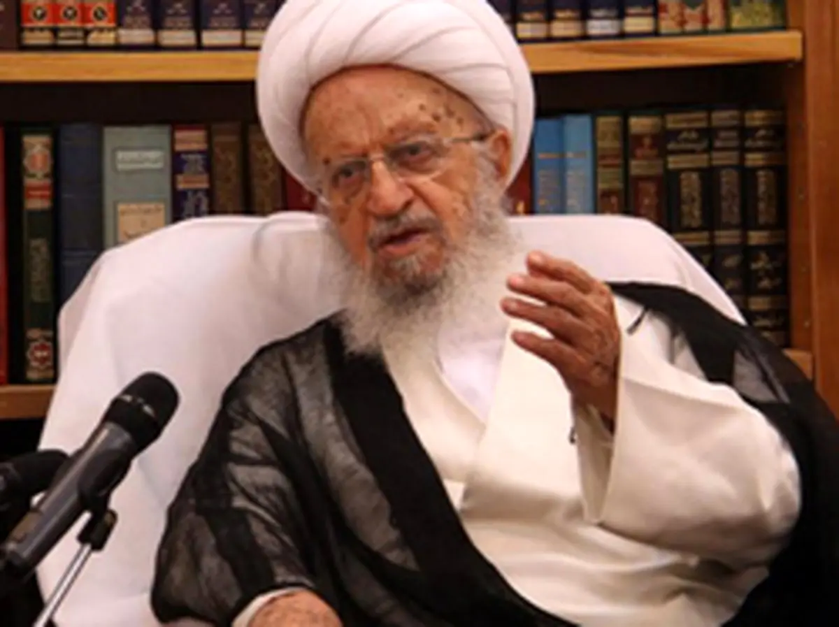 آیت‌الله مکارم:بعضی از آقایان در حوزه از دولت کمک می‌گیرند و انتقادی هم از آنان نمی‌بینیم/طلاب نباید جذب فرهنگ دانشگاه شوند