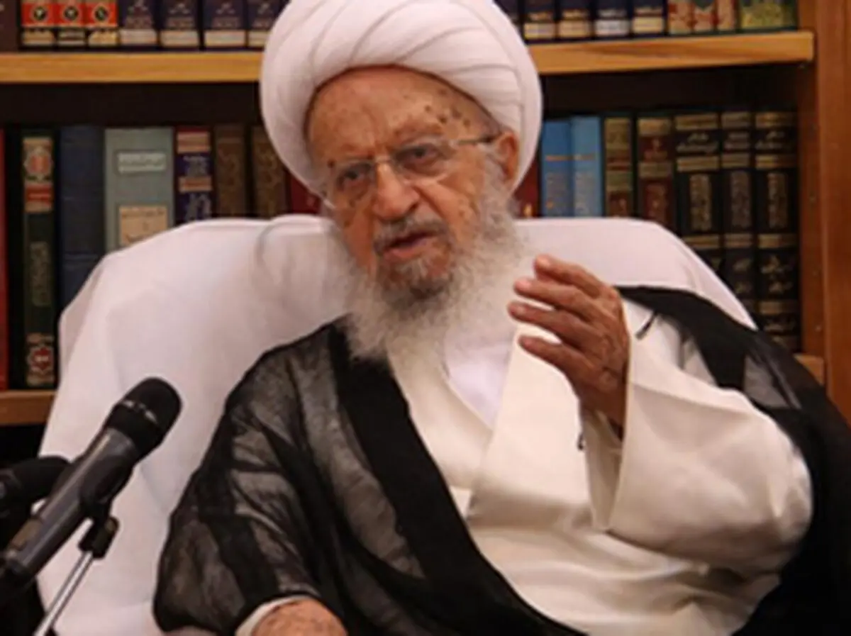 آیت‌الله مکارم:بعضی از آقایان در حوزه از دولت کمک می‌گیرند و انتقادی هم از آنان نمی‌بینیم/طلاب نباید جذب فرهنگ دانشگاه شوند
