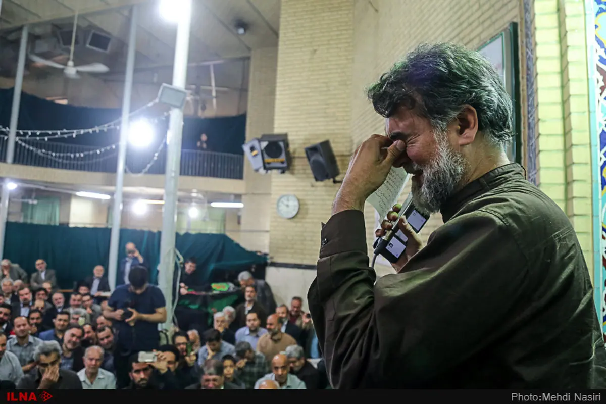 گریه های مجری معروف در مراسم تشییع سیدمهدی طباطبایی/عکس