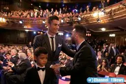 برخورد گرم مسی و رونالدو پیش از مراسم فیفا/عکس