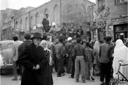 تصویری از خيابان نادرى تهران در سال ١٣٣٣