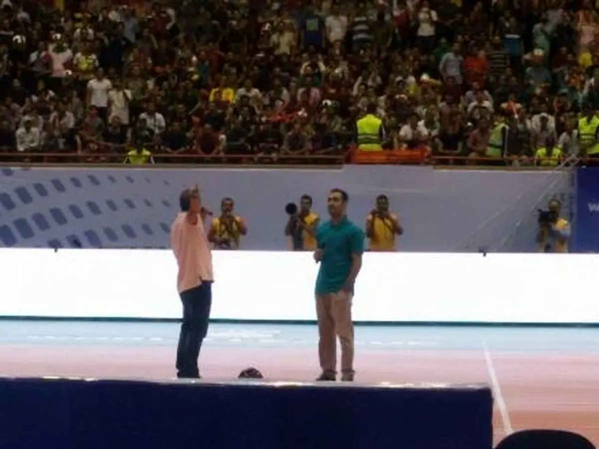 تصویری از رامبد جوان و تیم خندوانه در سالن 12 هزار نفری والیبال