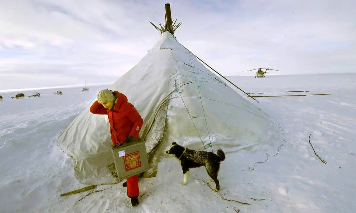 صندوق‌ رای سیار در مناطق دورافتاده و برفی روسیه/عکس